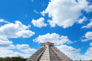 Tüylü yılan piramit chichen Itza sitesinde, Meksika