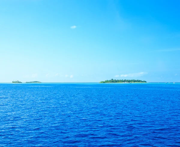 Praia tropical perto da Pirâmide de Kukulkan — Fotografia de Stock