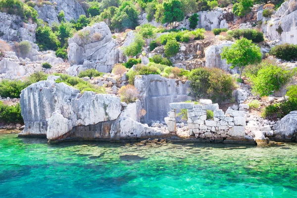 Vista de rocas y mar tropical — Foto de Stock