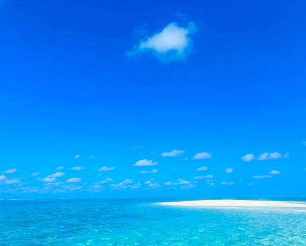 Spiaggia tropicale alle Maldive — Foto Stock