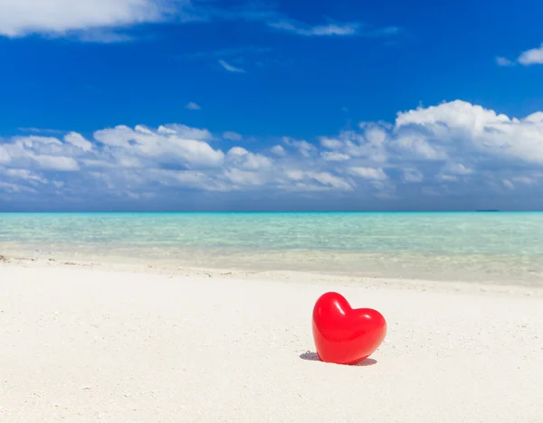 Beach and tropical sea — Stock Photo, Image