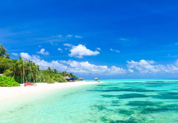 Playa tropical en Maldivas — Foto de Stock