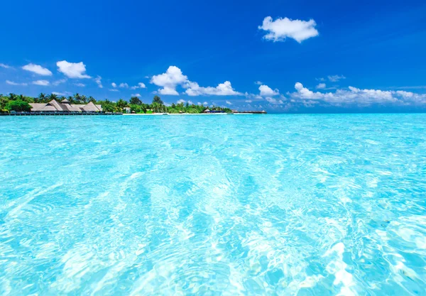 Tropisch strand op de Malediven — Stockfoto