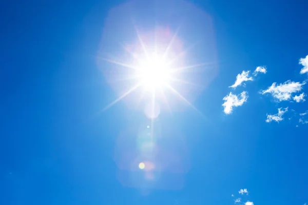 Wolken in de blauwe lucht — Stockfoto