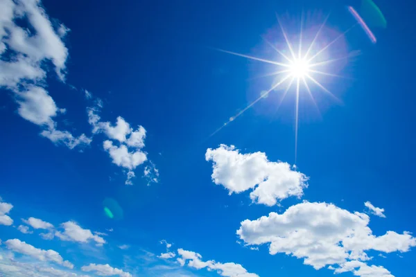 Nuvens no céu azul — Fotografia de Stock