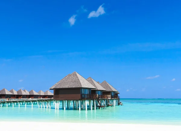 Bungalows de agua en Maldivas — Foto de Stock