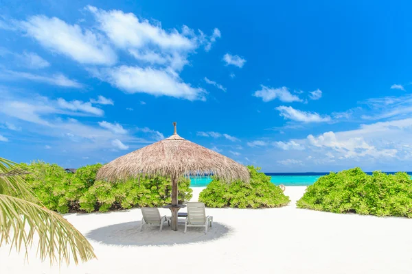 Spiaggia tropicale alle Maldive — Foto Stock