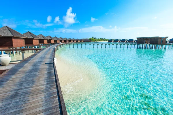 Hermosa playa y mar tropical — Foto de Stock