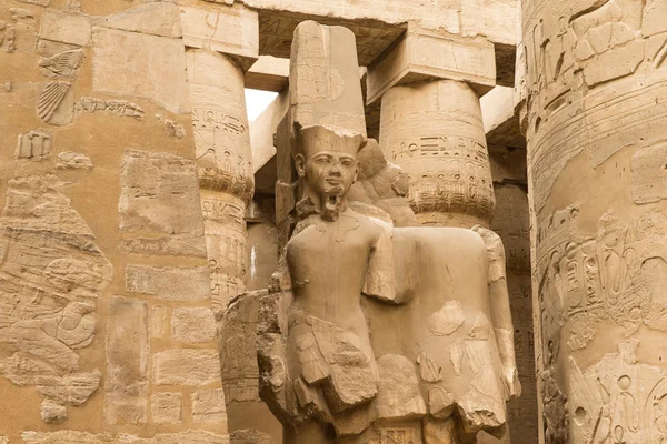 Columnas cubiertas de jeroglíficos —  Fotos de Stock