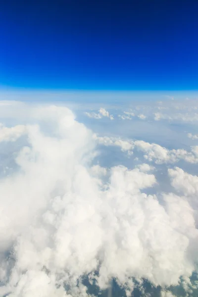 Moln i blå himmel — Stockfoto