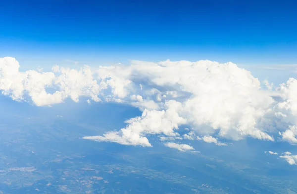 Nuvens no céu azul — Fotografia de Stock