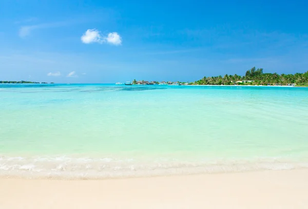 Playa tropical en Maldivas — Foto de Stock