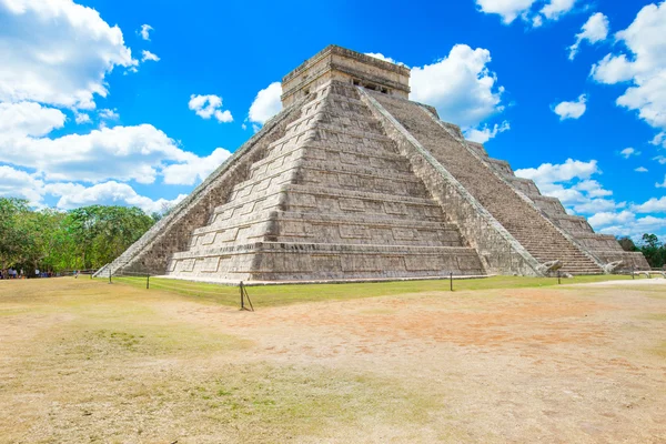 Pirâmide de Kukulkan no México — Fotografia de Stock