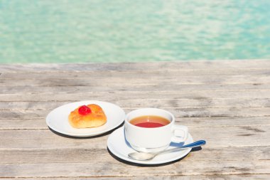 Masada bir fincan çay.