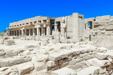 karnak Tapınağı kalıntıları