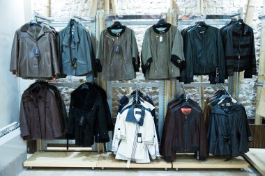 şık giysiler içinde Dükkanı