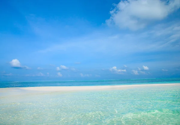 Spiaggia tropicale alle Maldive — Foto Stock