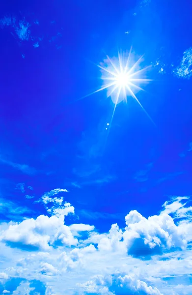 Nuvens no céu azul — Fotografia de Stock