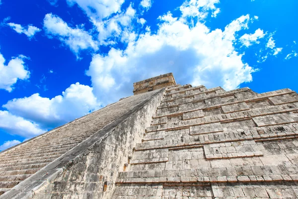 Kukulkan Pyramid in Mexico — Stock Photo, Image