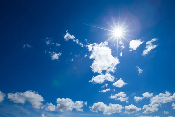 Nubes en el cielo azul —  Fotos de Stock