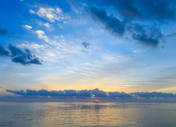 在马尔代夫海滩的日落 — 图库照片