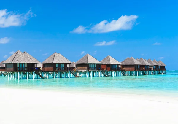 수상 방갈로 몰디브에서víz bungalók a Maldív-szigetek — Stok fotoğraf