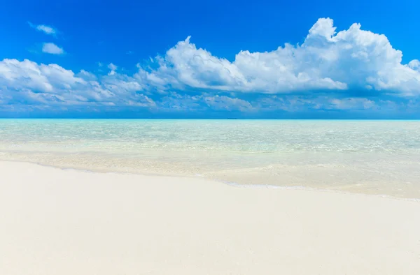 Playa con laguna azul — Foto de Stock