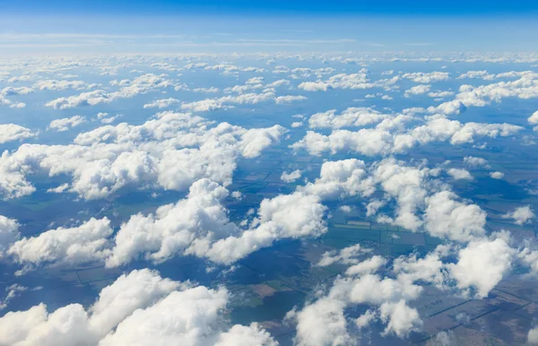 Wolken am blauen Himmel — Stockfoto