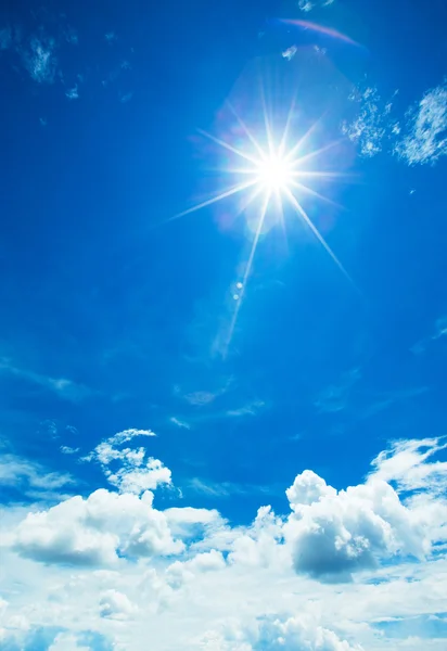 Cielo azul con nubes — Foto de Stock