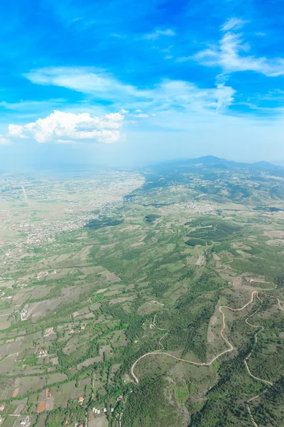 View on ground, forest and fluffy clouds — Stock Photo, Image