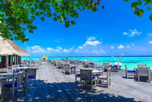Spiaggia con caffè e laguna blu — Foto Stock