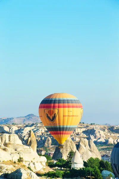 Globos volando sobre la Capadocia — Foto de Stock