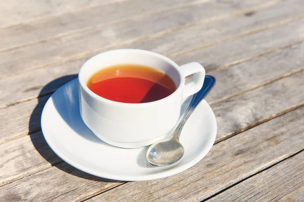Primer plano de la taza blanca de té — Foto de Stock