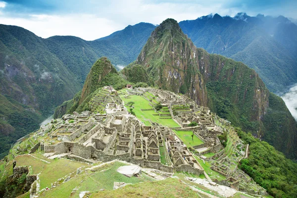 Panorama de Machu Pichu con Huayna Picchu —  Fotos de Stock