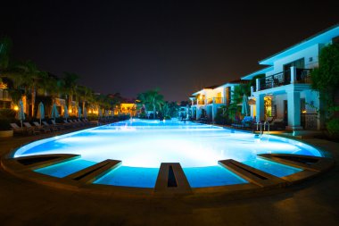 Otelde yüzme havuzu