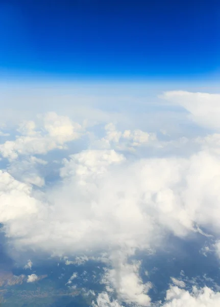 Moln i blå himmel — Stockfoto