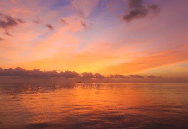 Bellissimo tramonto alle Maldive — Foto Stock