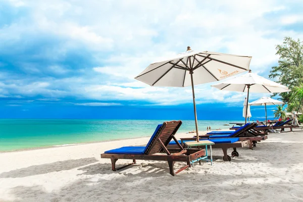 Playa y mar tropical — Foto de Stock