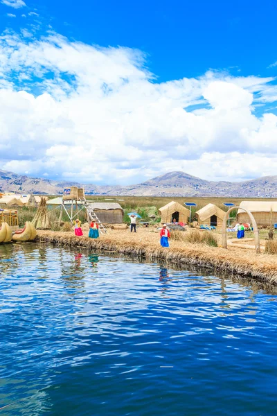 Barco Totora en el lago Titicaca — Foto de Stock