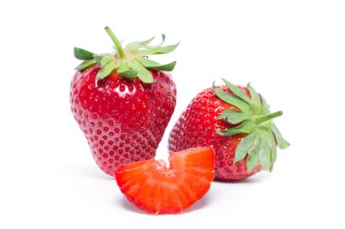 Taze olgun çilekler.