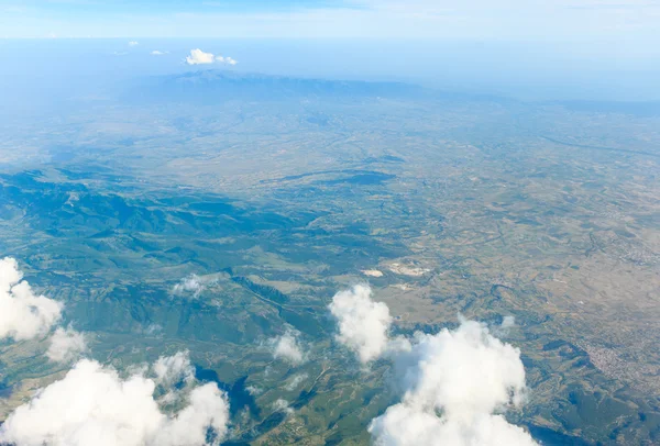 Wolken in de blauwe lucht — Stockfoto