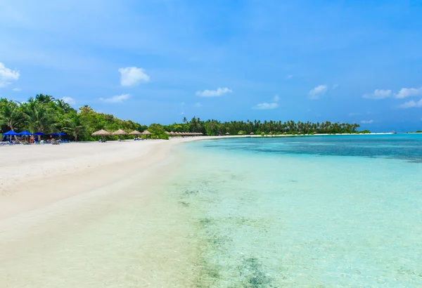 Playa tropical en Maldivas — Foto de Stock