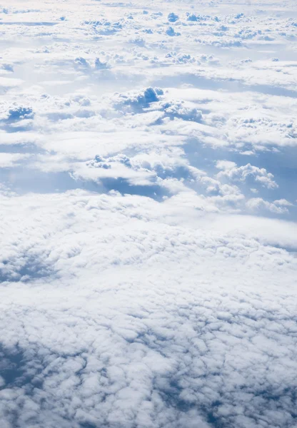 Blauwe lucht met wolken Rechtenvrije Stockfoto's