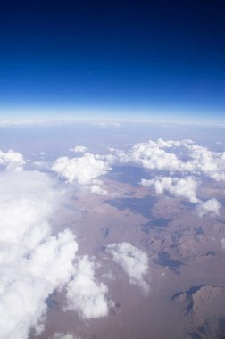 Bulutlu mavi gökyüzü