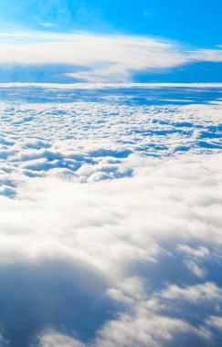 Bulutlu mavi gökyüzü