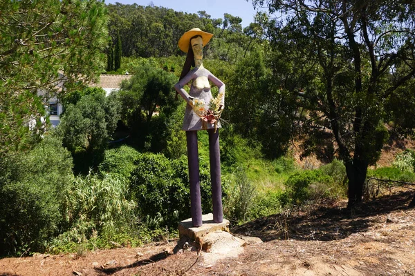 葡萄牙的Passeio Das Figuras 森林里有玩具娃娃 — 图库照片