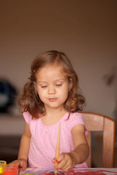 The little girl painting — Stock Photo, Image