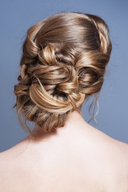 Güzellik saç. Saç modeli geri görüntülemek izole üzerinde gri