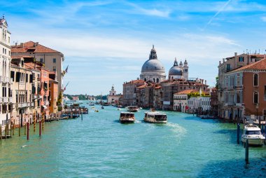 Canal Grande ve Basilica Santa Maria della muhteşem görünümü 