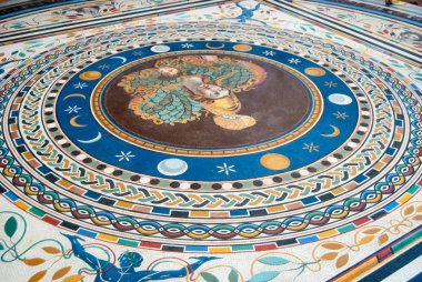 Vatikan - 26 Ağustos 2014: Vatikan Müzesi odalardan birinde.